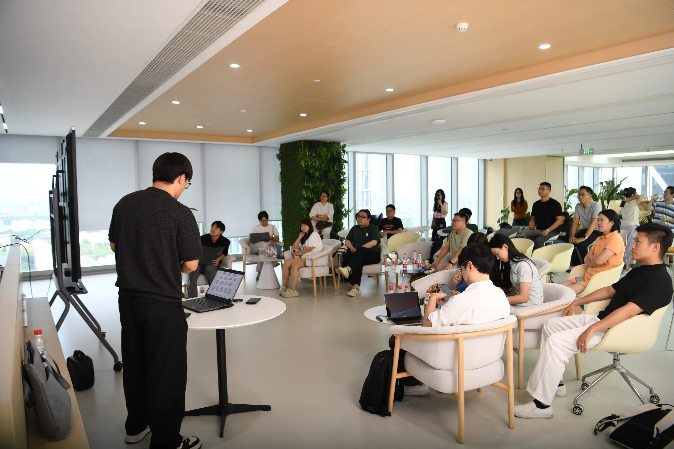 分享与提问交替进行
