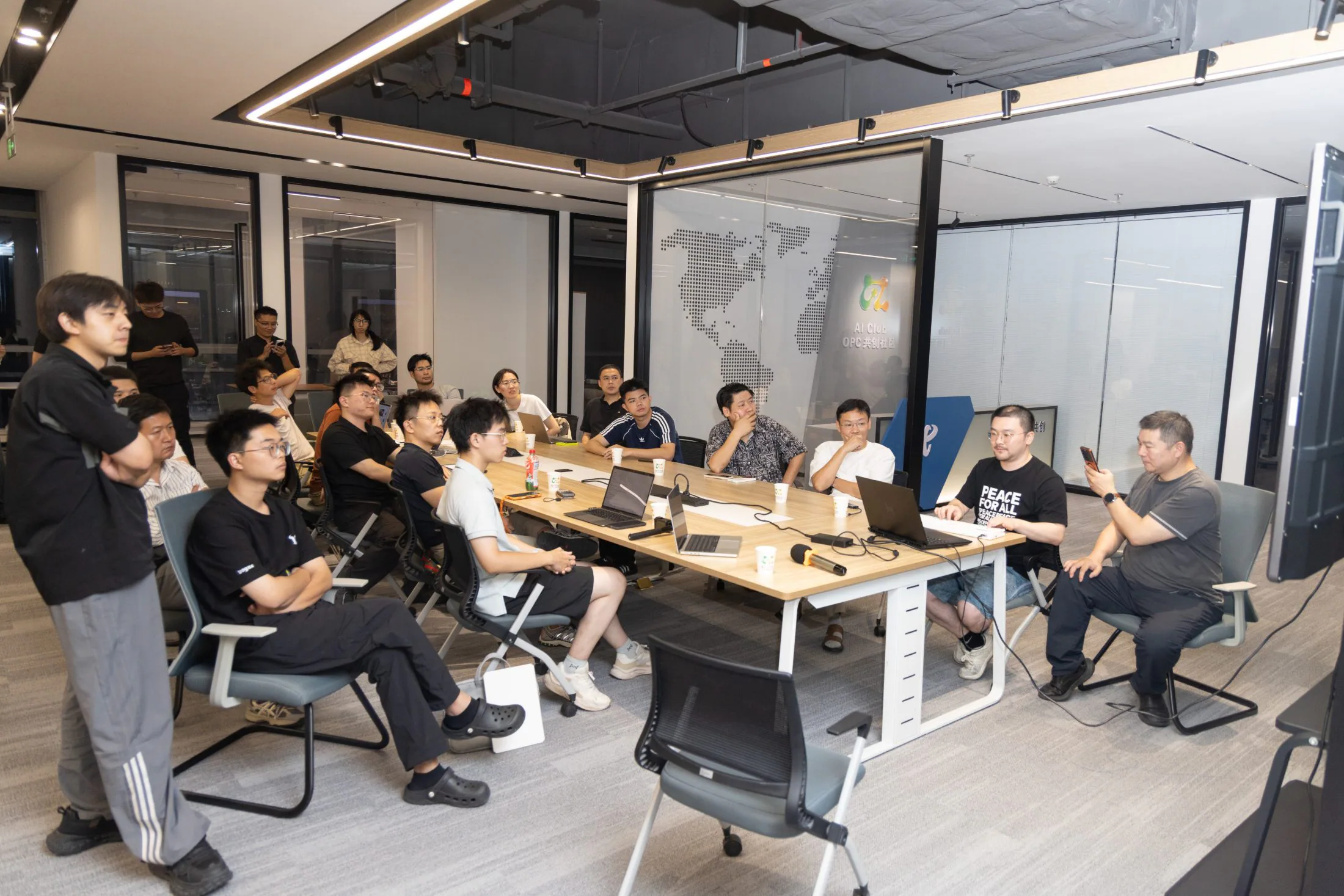 AI Club 专题开放夜·第6 期｜AIGC 野蛮生长现场照片 12